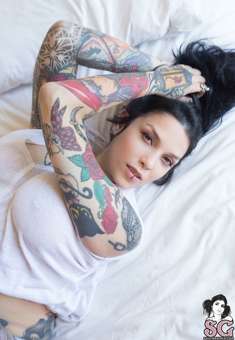 Valkyria nude model images