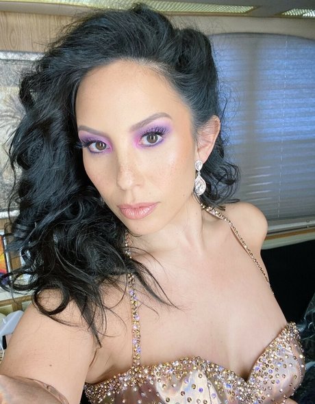 Cheryl Burke hot model pics