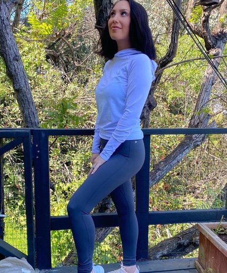 Cheryl Burke pretty star image