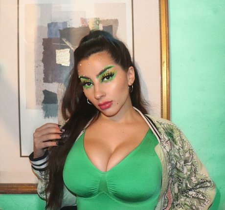 Vai Monroe pornstar erotic pictures