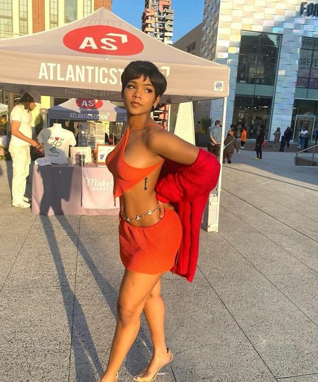 Nia no long porn actress picture