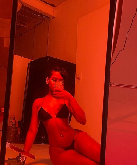 Nia no long nudes actress pics