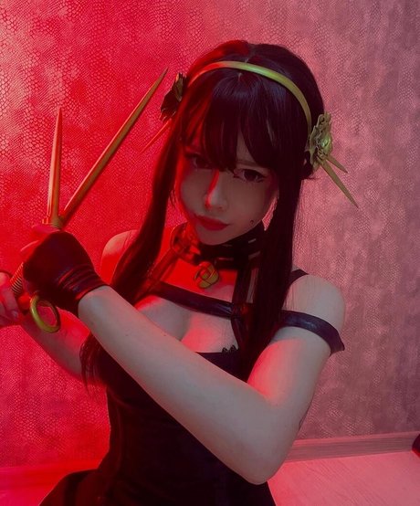 SuiSaiUwU naked pornstar image