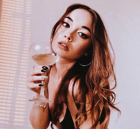 Naomy J star adult image