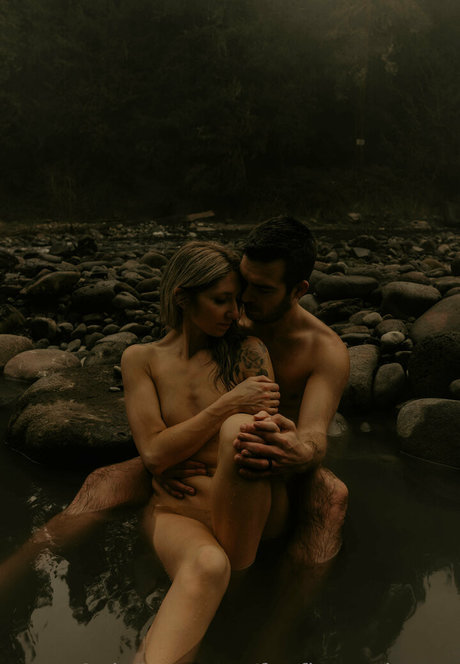 funfitcouplepnw exclusive model image