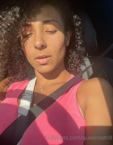 QueenSoTrill model nude picture