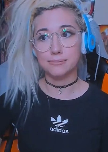 Sinneddonut naked pornstar picture