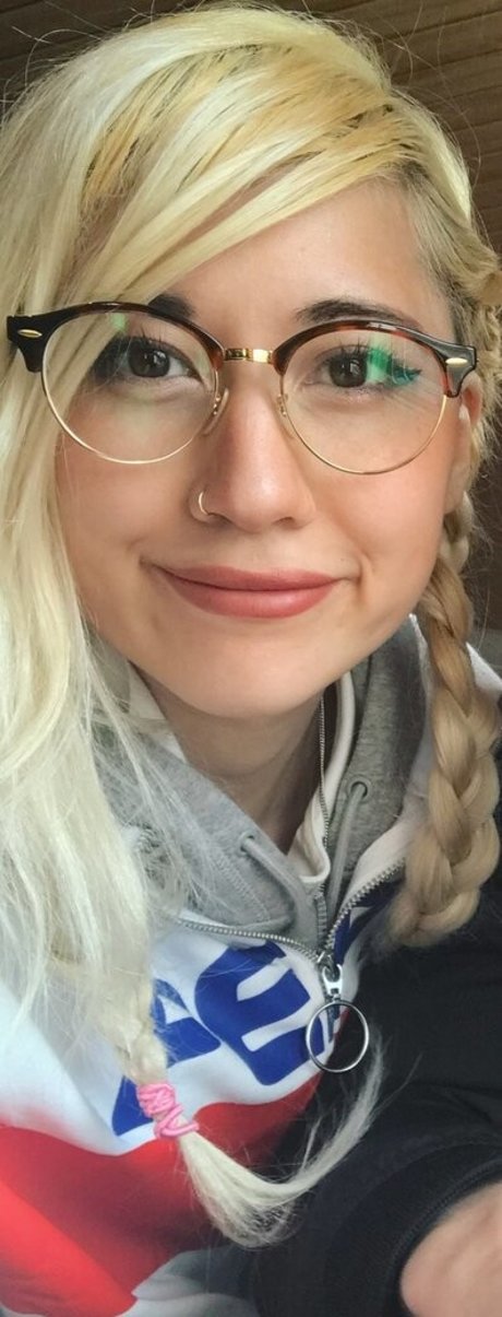 Sinneddonut nude pornstar images