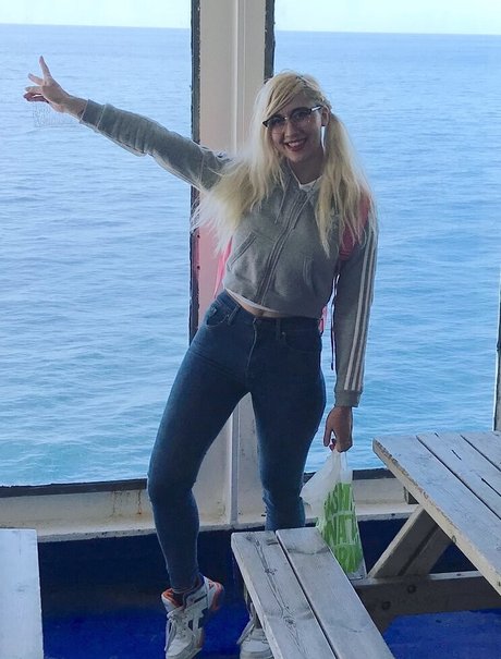 Sinneddonut sexy pornstar gallery