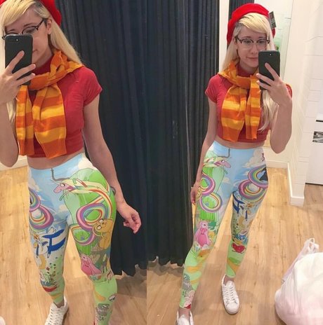 Sinneddonut art actress photos