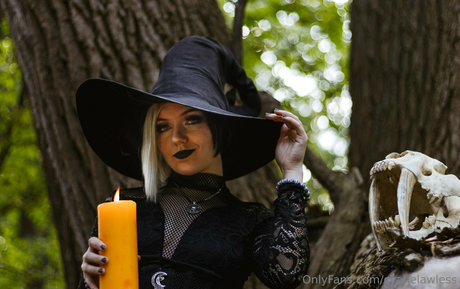 cyanelawless pornstar naked img