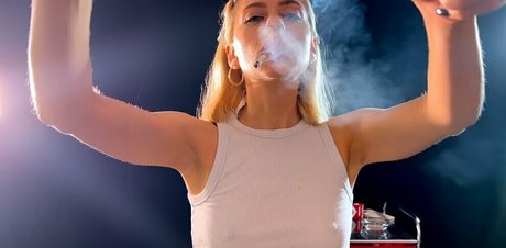 starr smokes model erotic picture