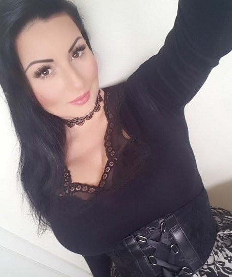 Rita Kyslinger model top image