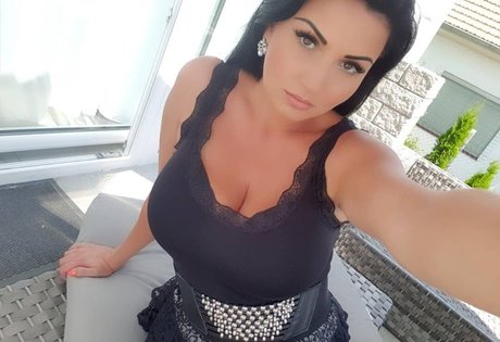 Rita Kyslinger model top image