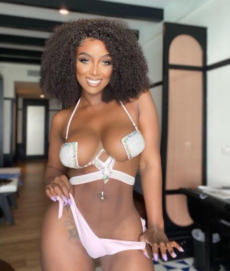 Amara La Negra art pornstar photo