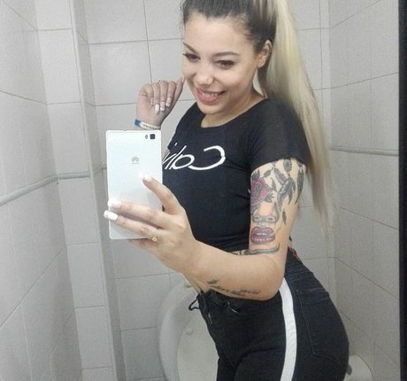 genesis18 hot model pic