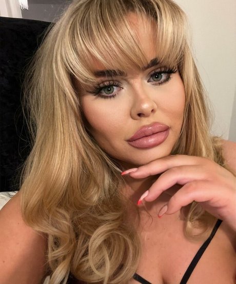 sexy brunette onlyfans hd gallery