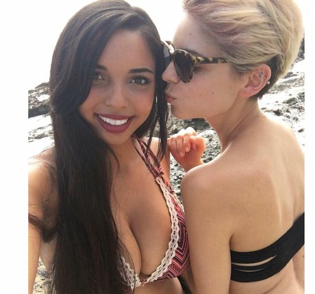 shemale handjob onlyfans free nude pic