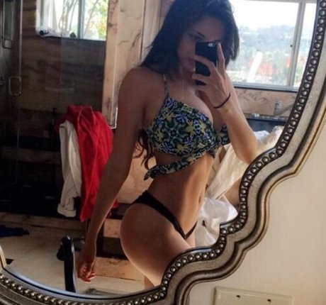 Tara Yazdi beautiful actress pic