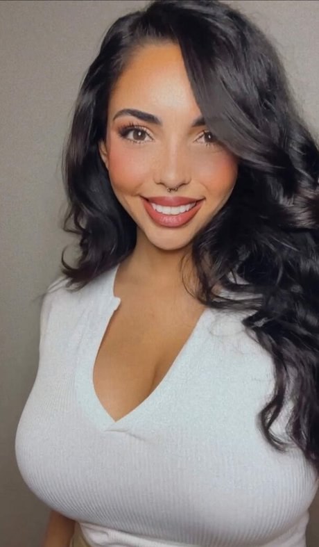 Tara Yazdi sex actress img