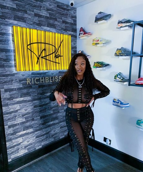 thecleopatraway pornographic star picture