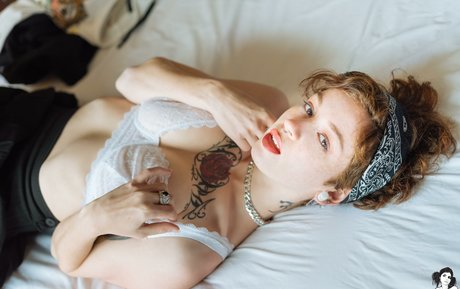 Sathira model exclusive pics