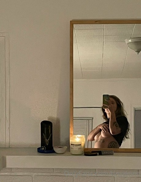 tinyjennn porn model picture