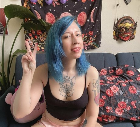 pasteltrashfree model hd picture