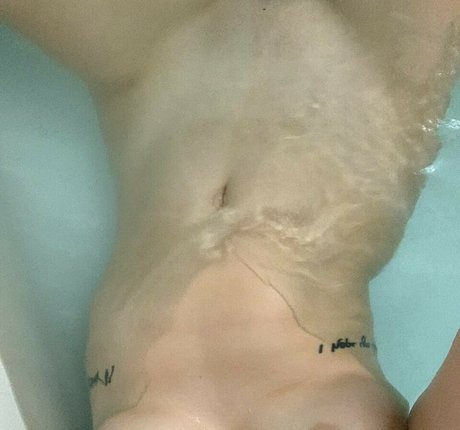 lauuu_ pornstar nude photo