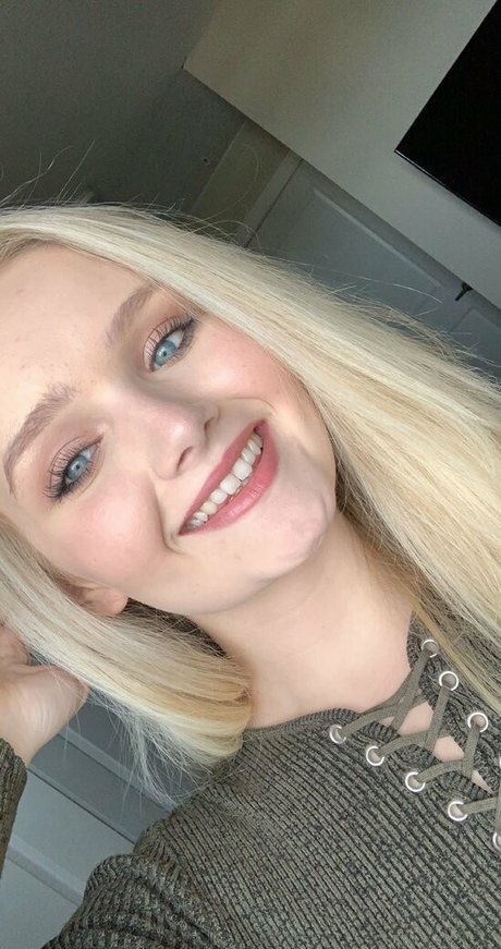 kendra x adult model photo