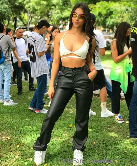 valatinax model beautiful photos