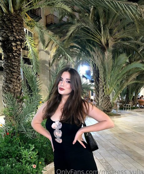 findomylia hot model gallery