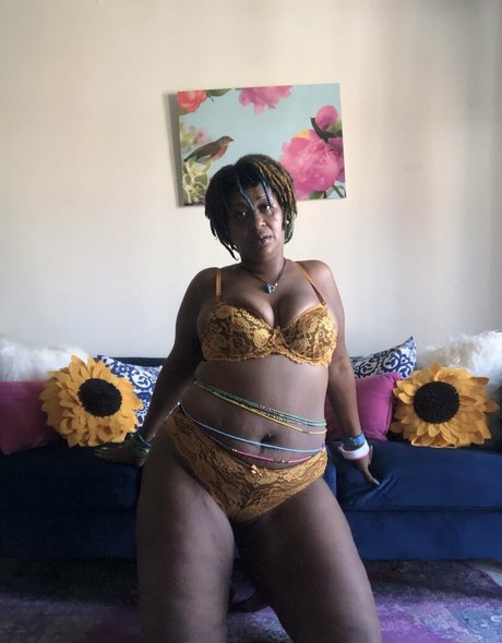 universallovvvve free model picture