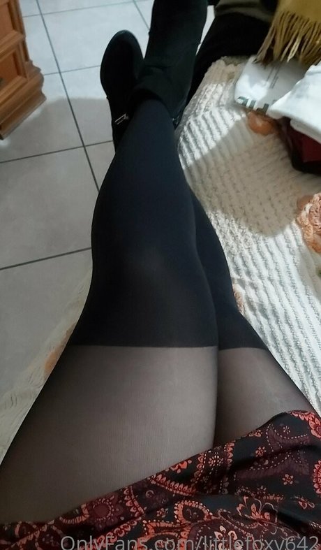 littlefoxyuwu art model photos