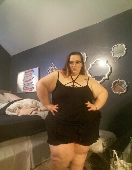 leahloolabelle model hot pictures