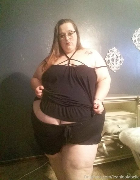 leahloolabelle model high quality images