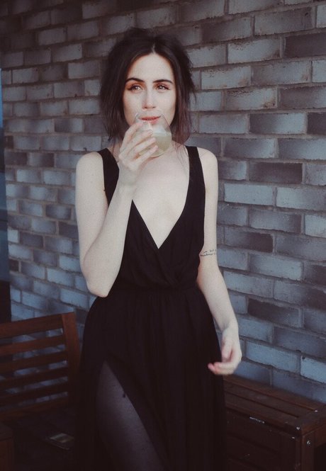 Dodie Clark porn star img