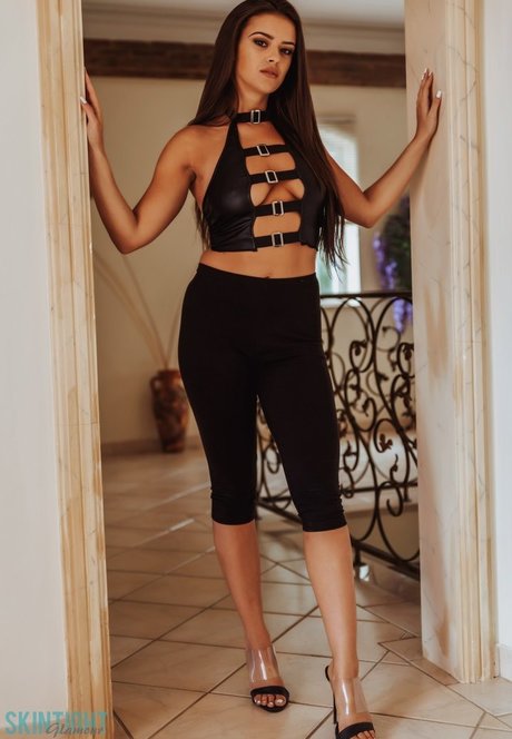 Brook Wright model naked pics