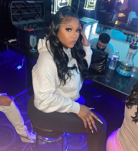 Hen Diorr hot star galleries