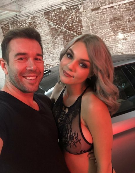 willpounder model top photos