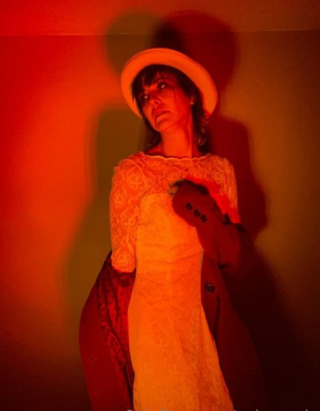 poly annie model sex pic