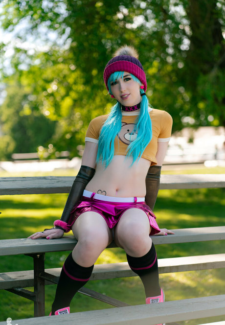 shiriallwood model pic