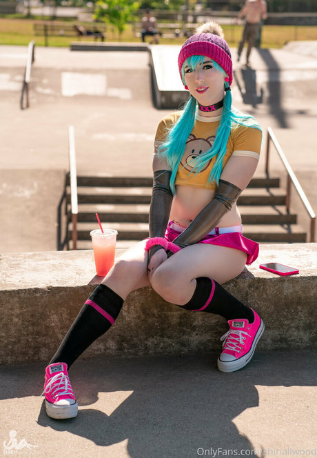 shiriallwood star nude galleries