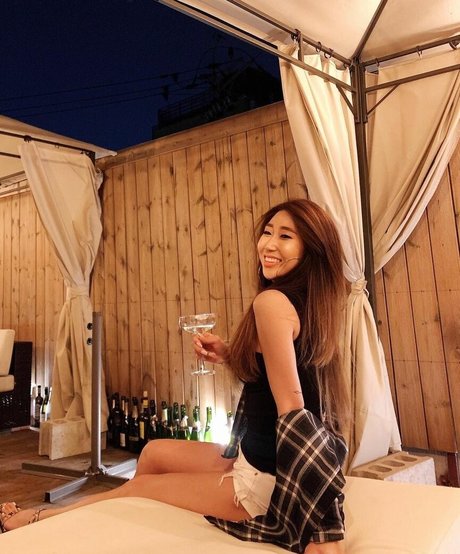 Jinnnyk sexy actress pics