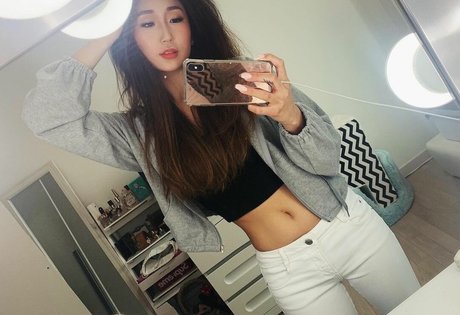 Jinnnyk adult actress photo