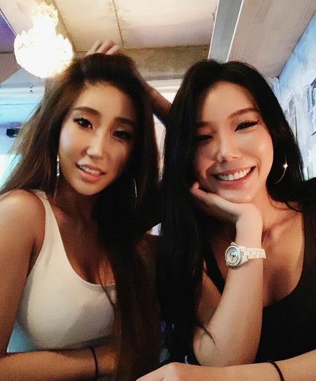 Jinnnyk pornstar exclusive pictures