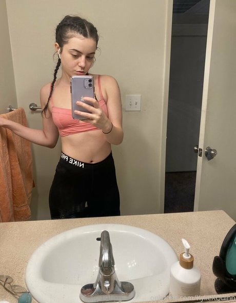 KylieXQuinn erotic pornstar photo