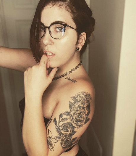 coralinebb model high quality pics