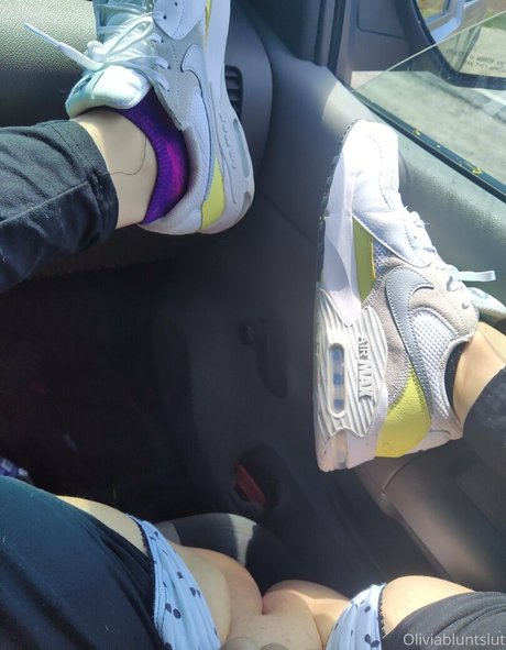 oliviabluntslut model erotic images