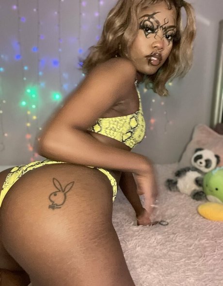 baezy free actress img